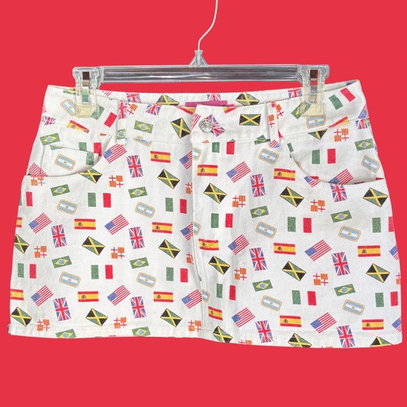 Edikted Dresses & Skirts - Edikted World Flags Micro Mini Skirt - Size Small - Low Rise